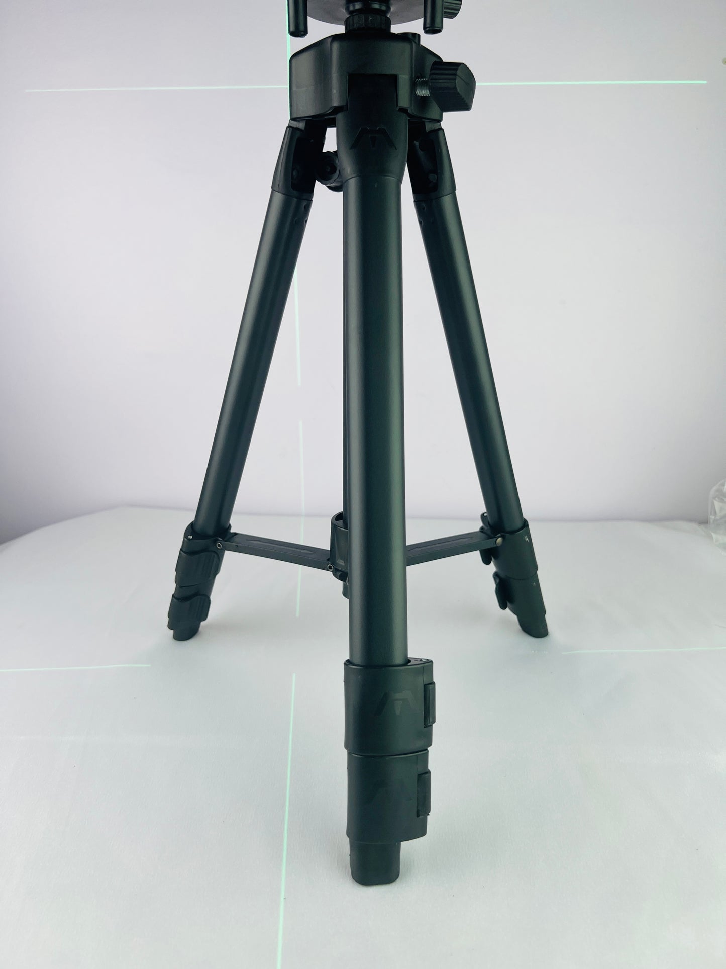 NIVEAU LASER 4D 16 LIGNES + TRIPIED 1.5METRE POWERBLU | YAM0189 مستوى ليزر مع حامل ثلاثي